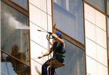 Помивка скління банку